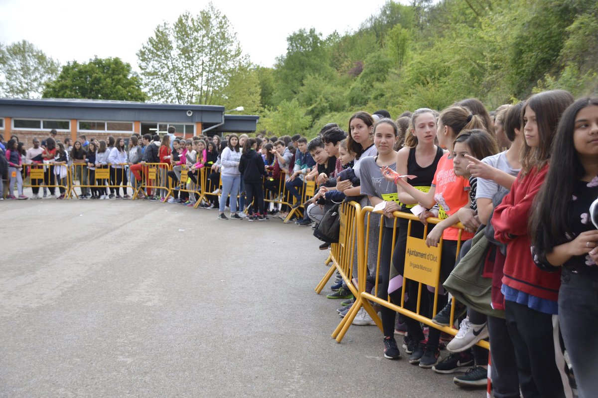 Saqui85's tweet photo. Agraïr, en nom de tota la família, a l’#IESMontsacopa per una altra edició del Memorial Miquel Vilanova que la van realitzar durant el dia de Sant Jordi. Moltes gràcies, als participants i organitzadors #esportalescola #Olot #Garrotxa https://t.co/y9EPSxnsUC