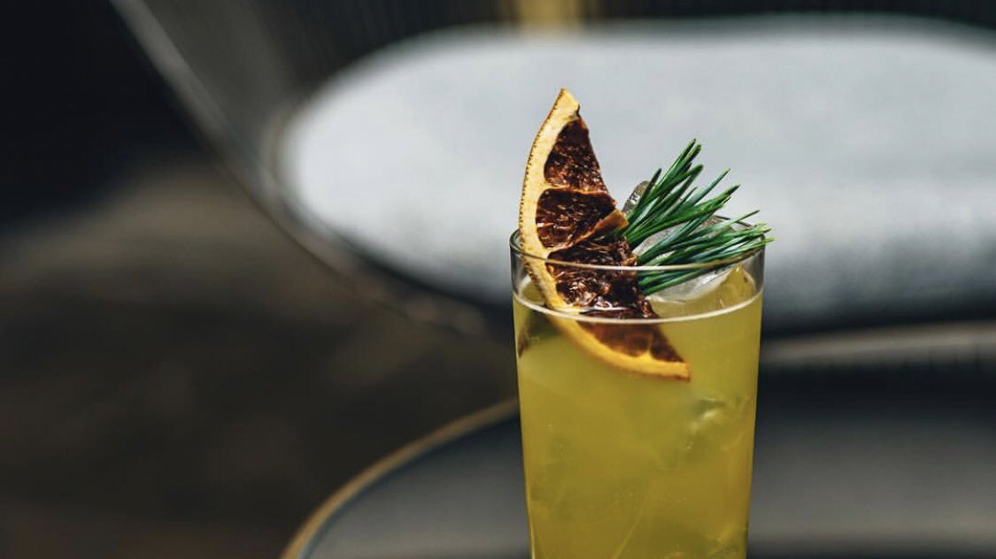 portersgin's tweet photo. #WorldCocktailDay Our infamous Hippy Fizz. A rich, herbaceous and zesty hiball. Combining the elevated citrus of Porter’s Gin original with tropical vinegar, patchouli &amp; IPA #portersgin #gin #gincocktails https://t.co/Plt0xIyO0V