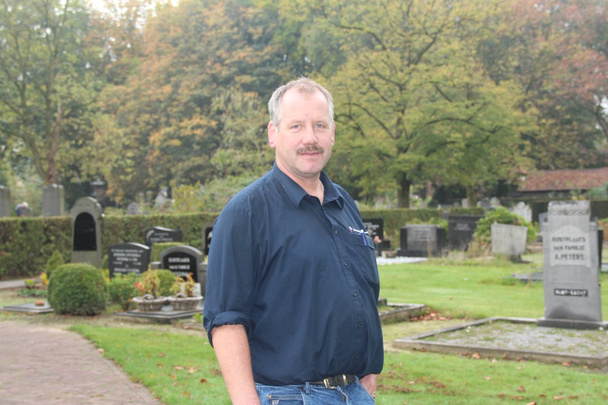 Wilt u eens wel mee met een rondleiding op de begraafplaats in Vorden (gratis)? Dat kan! Op 19/5 van 11 tot ca 12.30u organiseert beheerder Theo Janssen een rondleiding &amp; vertelt oa over de geschiedenis, begraven, asbestemming, speciale mogelijkheden etc. Aanmelden is niet nodig.