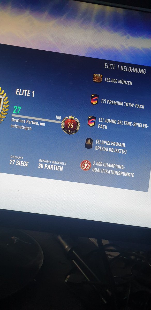 RealFIFAyt's tweet photo. Endlich mal wieder Elite 1🙏 Hoffe eure WL lief auch erfolgreich💪🔥 Weiß einer von euch vllt, ob es schon TOTS Rewards gibt? Weil im Menü noch TOTW Packs stehen🤔
#FIFA19 #elite1 #FUTChampions #weekendleague #TOTS #Rewards https://t.co/qw6oyEy8K9