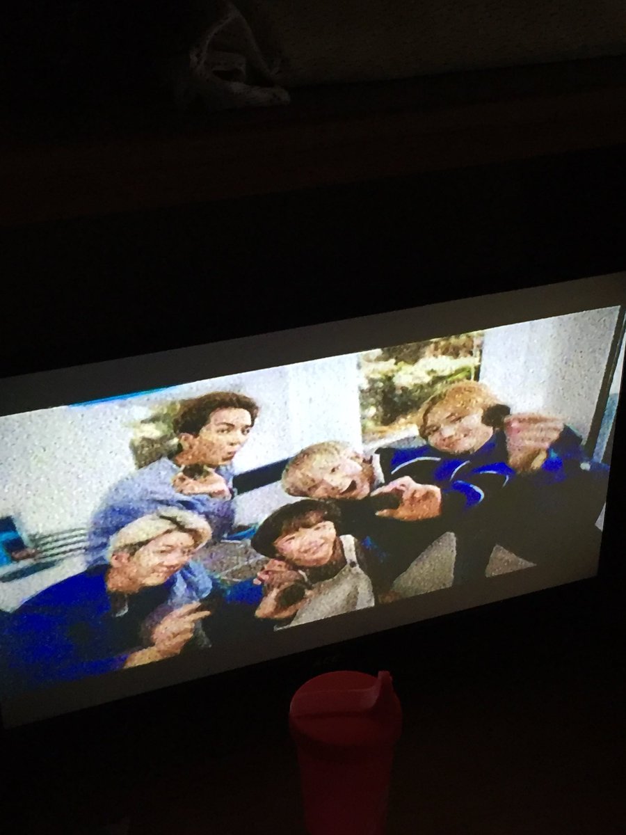 xxiqueennn's tweet photo. Pinalabas na naman yung commercial ng #WINNER 💙💙💙💙 #OREOxWINNER https://t.co/1HOObhWl2F