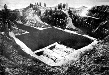 lnvanzoonen's tweet photo. Op 13 mei 1907 werd de Britse archeoloog Sir Laurence #Kirwan geboren die o.a. opgravingen verrichtte in de necropoleis van de #Nubische sites #Ballana en #Qustul. Hier trof men grafheuvels aan met de ongeschonden graven van Nubische koningen daterend tussen 350-600 na Chr. https://t.co/TzSFQJV1OM