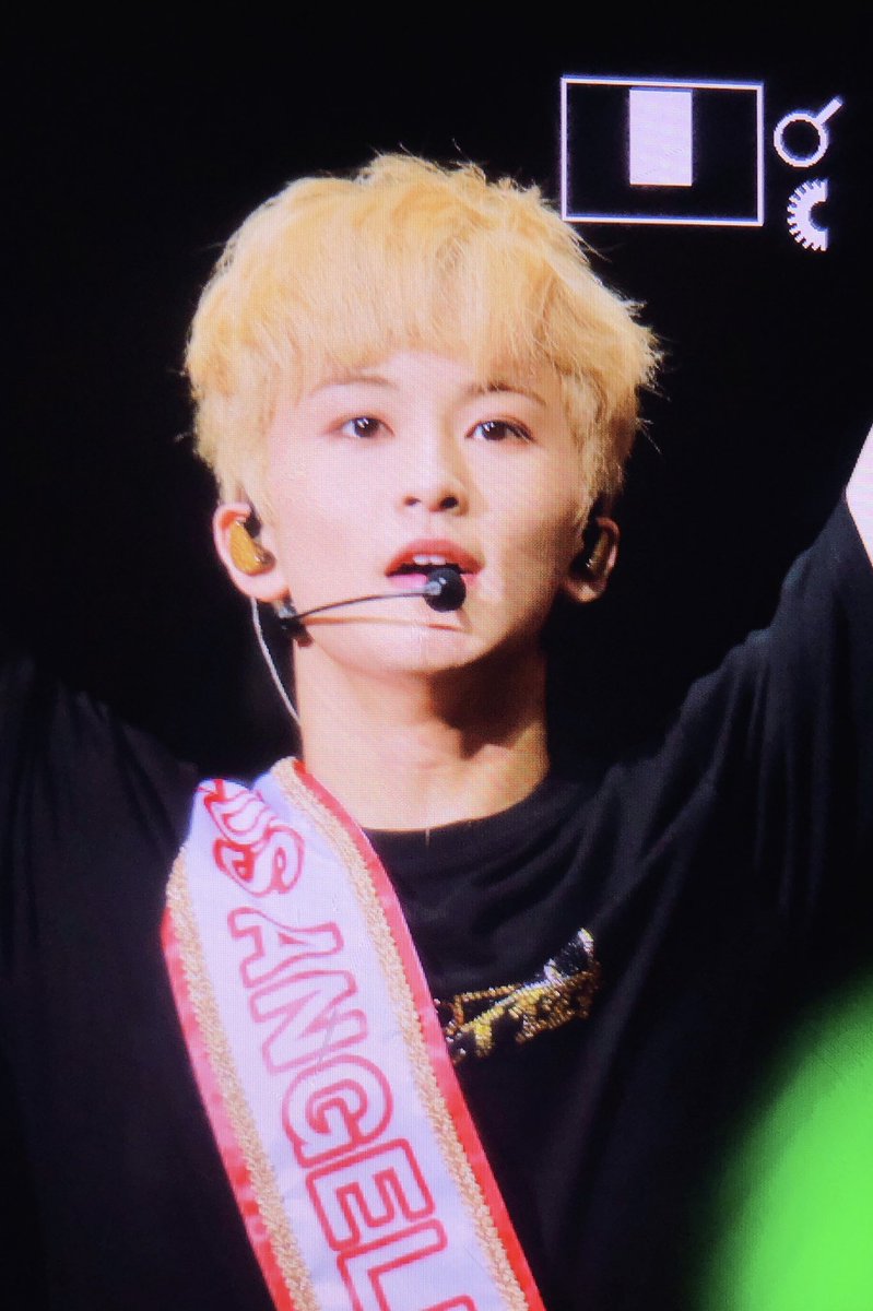 nctmarkcom's tweet photo. 190512 LA 띠두르고 너모 커여워 ㅠㅠㅠ #마크 #NCT https://t.co/GKbjZh6v6T