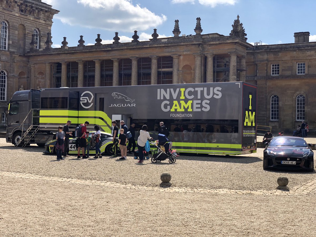 Awesome day at <a href="/BlenheimPalace/">Blenheim Palace</a> for the annual <a href="/jaguarcarclub/">Jaguar Enthusiasts' Club</a> gathering.

Massive thanks to the JEC for their support to the team this year. 😊