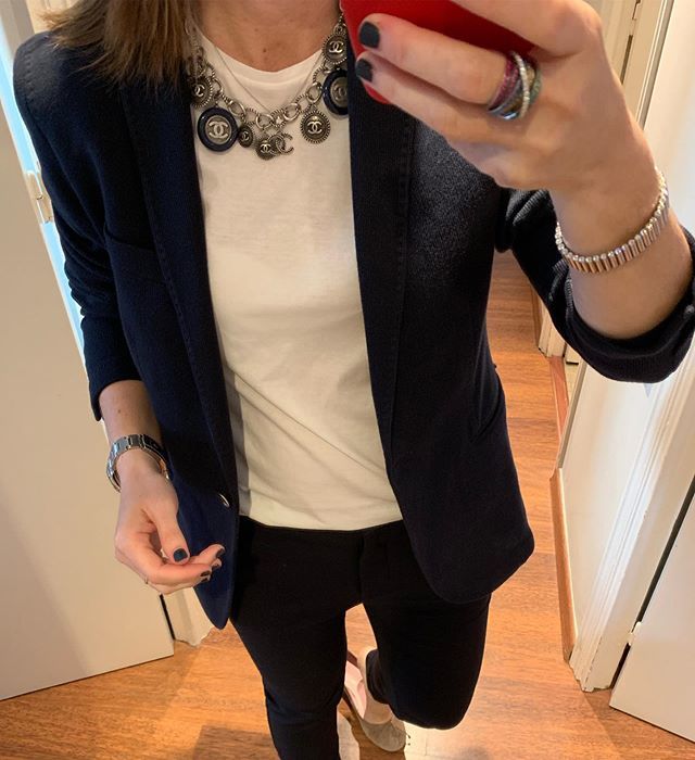 algoespecialbcn's tweet photo. Bon día!! #look #fashionlook #outfit #shoot #instafashion #instamod #accesorize #pic #picoftheday #cute #instapic #inspiration #goodshoot #preppy #chic #workinglook #ootd #shoot #instadaily #wardrobe #style #swag #dailyinspiration #dailylook #fashio… https://t.co/dJ5BsMirfD https://t.co/gf0H74LazZ