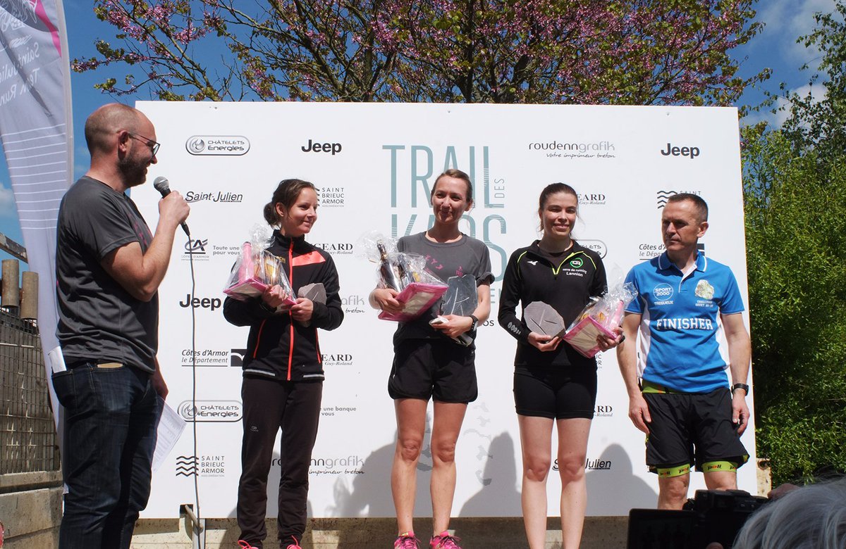 trailkaos's tweet photo. Chez les filles sur le #trail 13 km, on sentait bien que Sabrina Kerbœuf et Carole Aumont allaient être au rendez-vous du podium ! Avec Fanny Malagre sur la troisième marche. Bravo ! 🤩🏆 https://t.co/cqyHCZyhwi