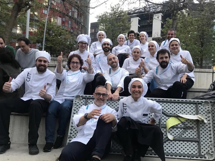 CETT_UB's tweet photo. El CETT participa en la “Refresh Conference 2019” oferint un àpat gratuït amb aliments de reaprofitament #RefreshBCN
https://t.co/mXLCR1qmtm
#CETT #socCETT https://t.co/kqhstCSYSI