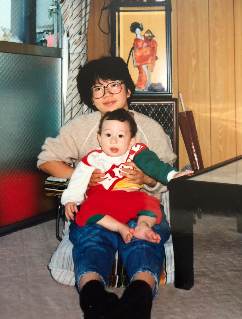 Roadrunner Japan Trivium 昨日は母の日 山口県岩国で生まれたマシュー キイチ ヒーフィーはお母さんとの素敵すぎる写真を公開しました そんなキイチも今は双子のパパに T Co Ic86umfzli Twitter