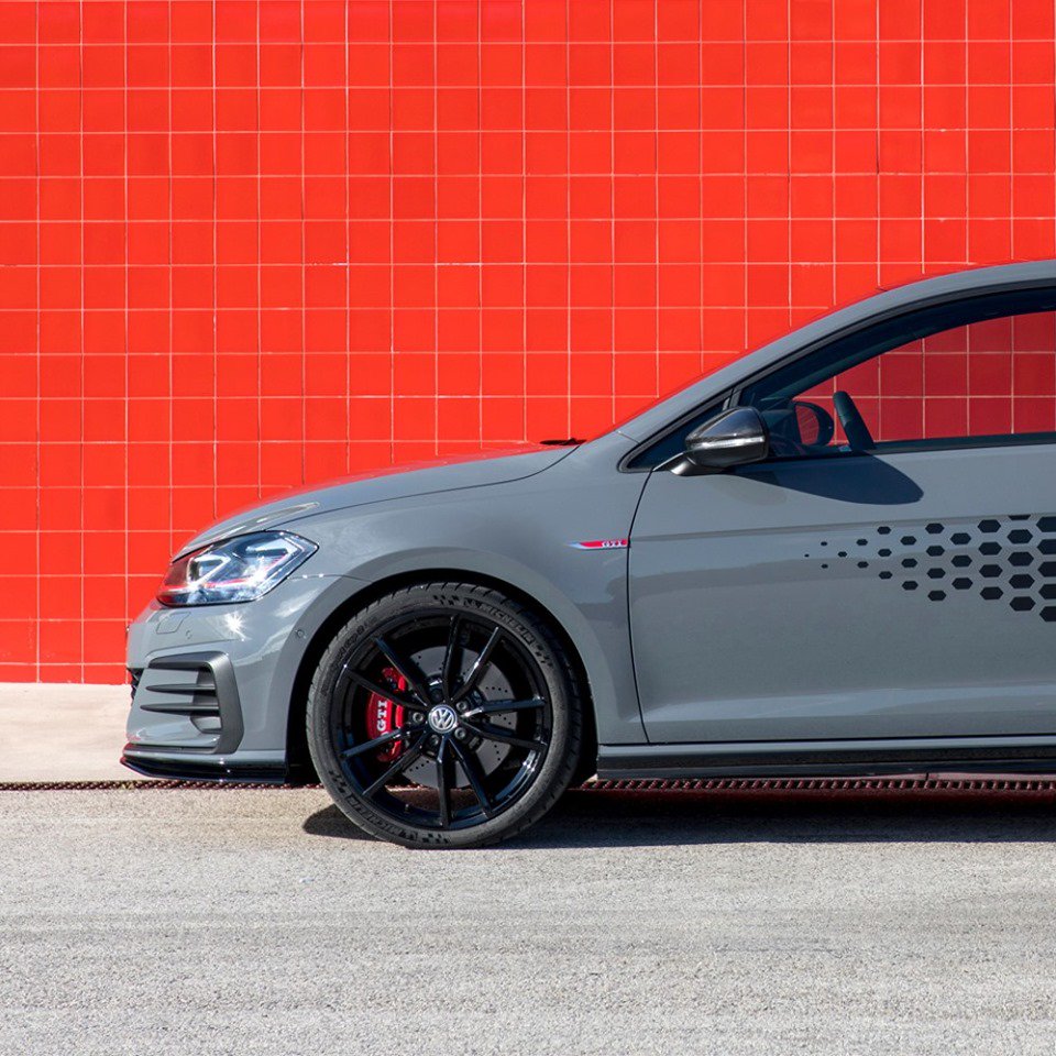 vwserramovil's tweet photo. Desde #VWTech te presentamos el nuevo GTI TCR, un Golf con genes de coches de carreras.
🚗 290 CV de potencia
💨 250 km/h de velocidad punta (ampliable a 260km/h)
🕛 De 0 a 100 km/h en 5,6 segundos https://t.co/VTbPTS4qXW