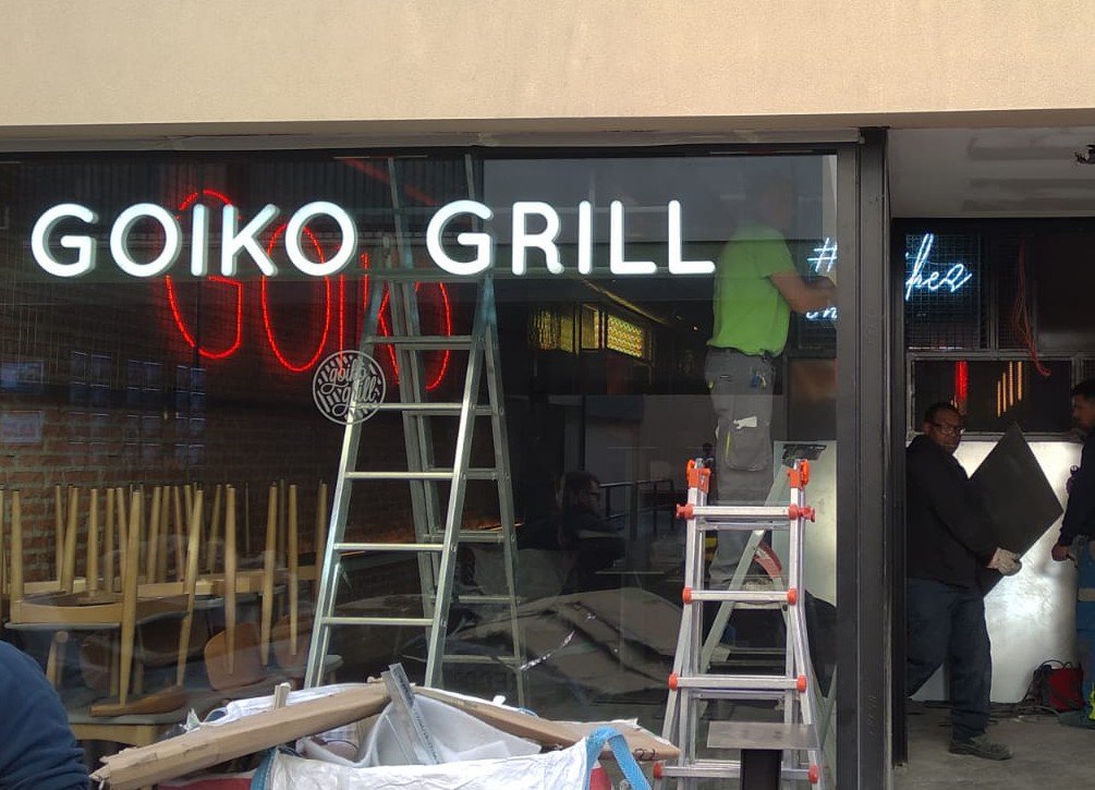RotuserR's tweet photo. Nuevo Goiko en Terrassa.
Implantación de imagen para Goiko Grill.
Fabricación e instalación de todo ala rotulación interior y exterior.
elementos corpóreos, asi como nones, vinilo, pvc.

#corporeos #rotuser #rotulacion #neon #pvc https://t.co/ouj09XEAuS