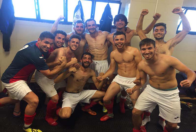 Area_Deportiva's tweet photo. FÚTBOL (3ªDIVISIÓN): Épico triunfo del @cp_valdivia ante el @JerezClubFutbol (2-3) para certificar su permanencia en Tercera 

LA CRÓNICA ⬇️⬇️⬇️⬇️

https://t.co/WZDGuq8NEl https://t.co/AupdBRruKt