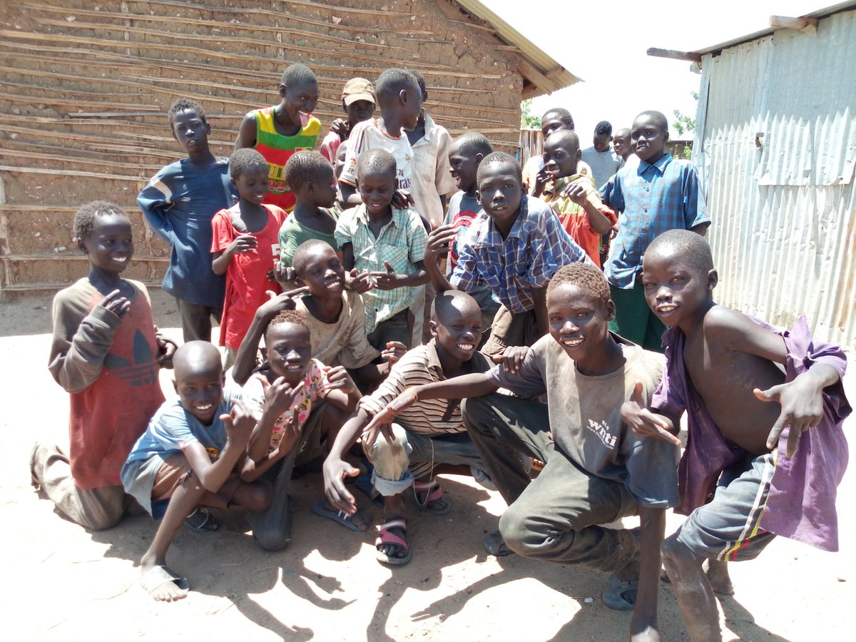 junubos's tweet photo. Thanks 2 our friends for getting us meal each day we love u, our request is please it's coming yo rain time and coolness is getting much help us with jackets 🤲🙏🙏🙏 @eatbch @undpsouthsudan @UnescoJuba @unicefssudan @SDGaction @eatBCH_SS @zquestz #bch4all https://t.co/NbxGFWAapb