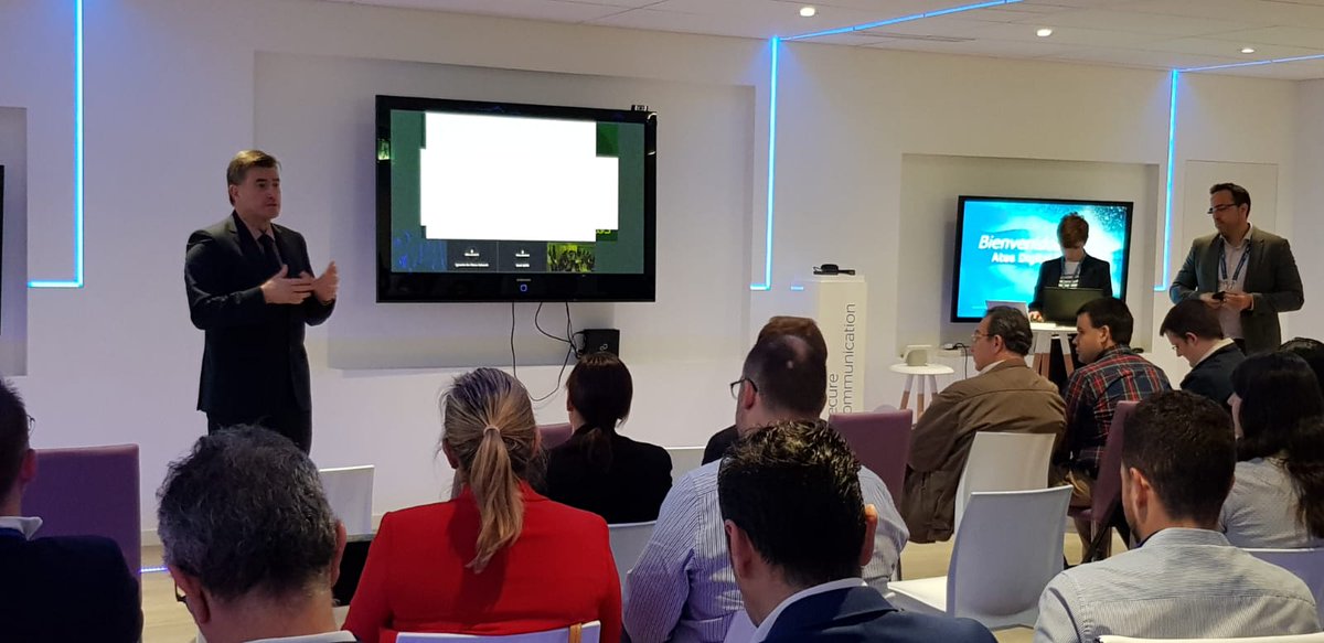 Juan_Jose_Rivas's tweet photo. Arrancando el evento de #smartassistants en nuestro BTIC. Más de 50 clientes nos acompañan compartiendo esta experiencia. #Atosisdigital https://t.co/IumFD81Nws