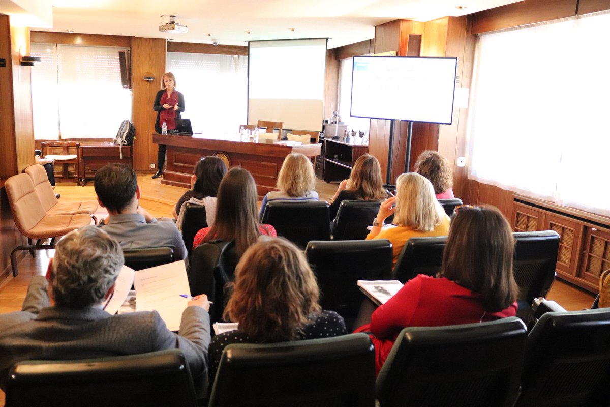 COFLeon's tweet photo. Comenzamos la formación #ConciliaMedicamentos2;promovida por el #CONGRAL junto a @usal,@_usj_ y @CinfaSalud;con la que nuestros #farmacéuticos podrán coordinar junto a otros profesionales sanitarios la medicación de los pacientes tras un ingreso hospitalario #FarmaciaAsistencial https://t.co/AGEkQ95e2b