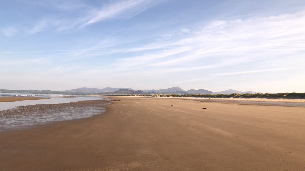 What an amazing view to start my day! #NorthWales #NorthWalesCoast #Snowdonia #SandAndSea #BlueSkies #harlechbeach #Wales #igers #igerswales #Cymru