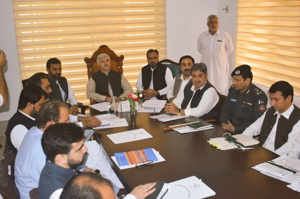 KohatUpdate's tweet image. -
وزیراعلیٰ خیبرپختونخوا محمود خان کوہاٹ کے ایک روزہ دورے پر کوہاٹ پہنچ گئے۔ 
کوہاٹ: وزیراعلیٰ خیبرپختونخوا محمود خان کی زیرصدارت کوہاٹ، ہنگو اور کرک میں ترقیاتی منصوبوں پر پیشرفت اور سرکاری محکموں کی کارکردگی کا جائزہ اجلاس۔ 
#KohatUpdate