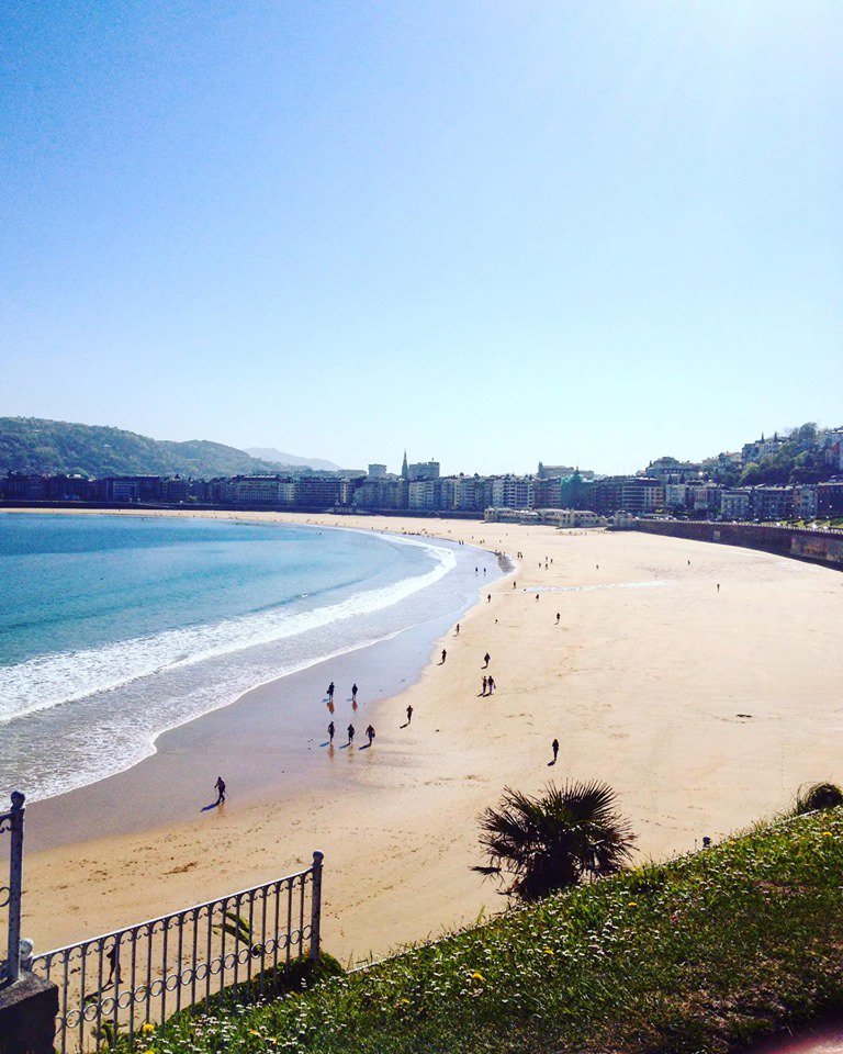 SS_LoverSS's tweet photo. RT @SSirimiri 

Lunes al sol. Paseo por La Concha. ¡No se puede empezar mejor la semana!

#ssirimiri #laconcha #donostia #sansebastian #esenciadesansebastián #donostiakoesentzia #igersdonostia #sansebastiantourism #beautifuldestinations https://t.co/BcGsbl2dKo