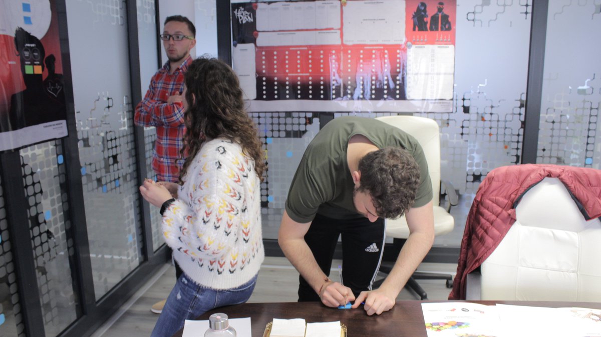Nuestros chicos del #EquipoLiberbank han avanzado a gran velocidad en su  reto en las últimas semanas. Con su propuesta prácticamente enfocada, ultiman detalles para triunfar en el evento final. ¡Mucha suerte!
#RectaFinal #SíSomosInnovación
<a href="/GijonImpulsa/">Gijón Impulsa</a> <a href="/uniovi_info/">Universidad Oviedo</a> <a href="/funiovi/">FUO</a>