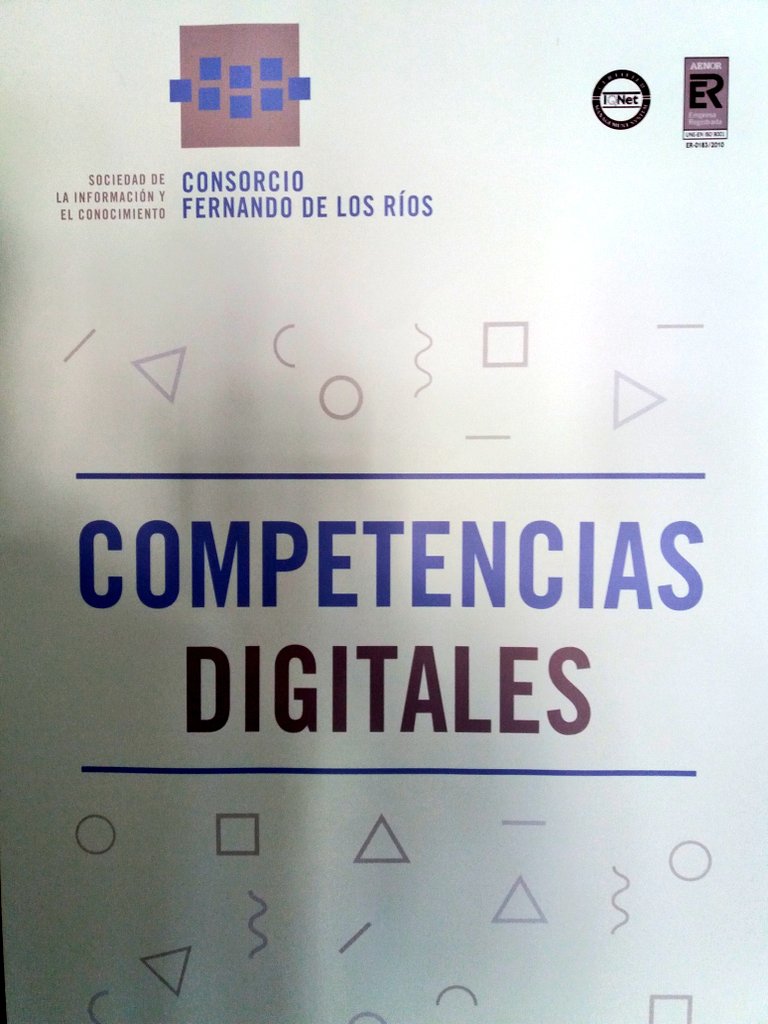 Manuel_DT's tweet photo. Comenzamos la jornada de presentación del Plan de Formación para la @RedGuadalinfo en la provincia de #Málaga #CompetenciasDigitales https://t.co/fBlwfrNH0Z