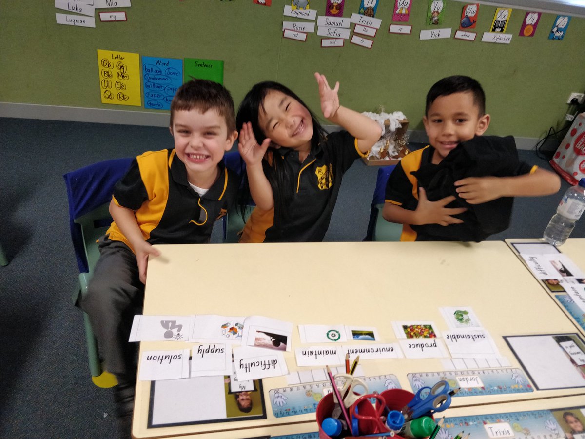 _missta's tweet photo. Look at these keen Kindies seeing their new target vocabulary words for the first time! @TESOLoz #vocabulary #kindergarten #highchallenge https://t.co/5D3nql5VS2