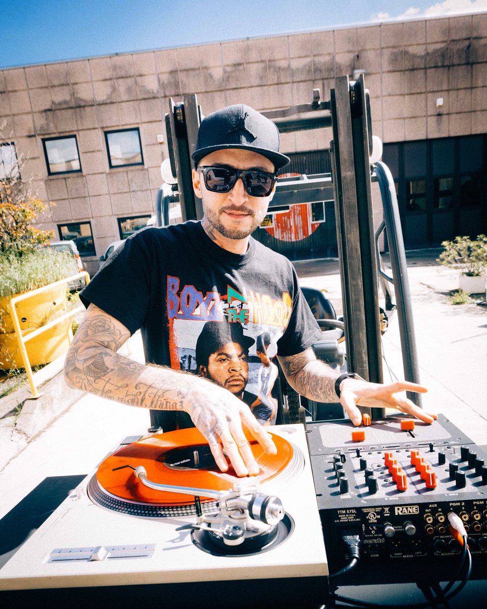 OUT NOW! “TIMBERLAND PRO”
•
•
WE ARE BACK! 🚨🔥💣
•
•
<a href="/jaxofficial/">J-Ax</a> 
Scratch by me 🔪
#timberlandpro #rapnroll