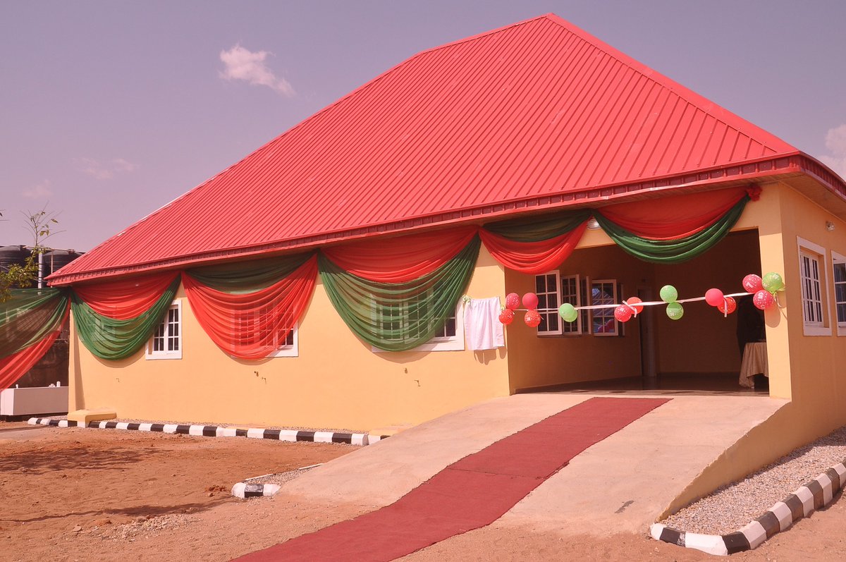 sam1darwish's tweet photo. Recently, @IHSTowers launched a Community Food Service Center in Northern Nigeria which will help drive the socioeconomic empowerment of women and youth throughout the North East #BeyondtheTower https://t.co/4vKHZo3Zts