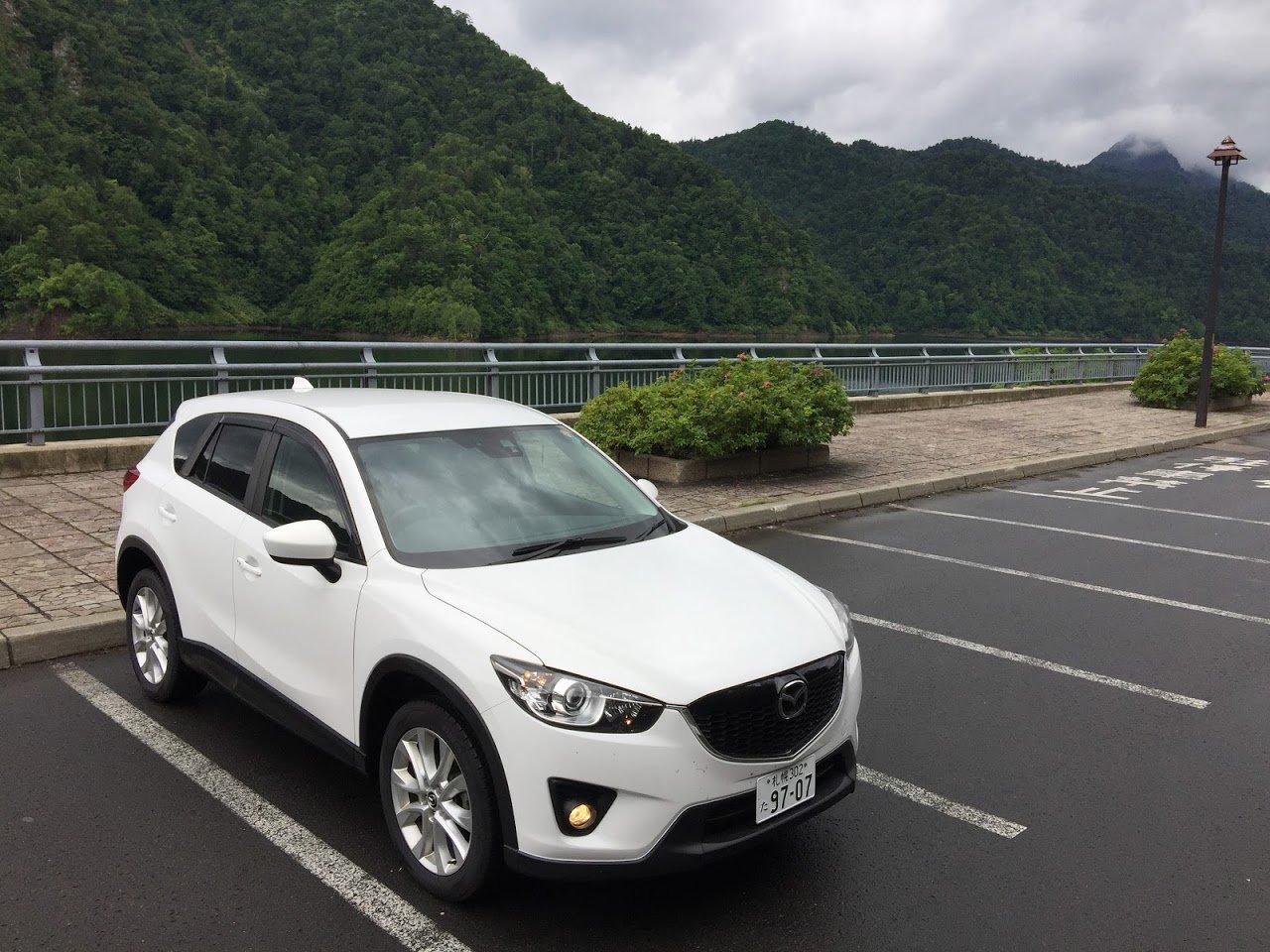 ひわいさん ヒュンダイtb ニコニコレンタカーで借りた一台 想像以上に走りがガッチリしてて ドイツ車っぽいのは本当だった 燃費が悪いのを除けば下手な国産車より良いかもと思った 今はもうこのレンタカーは廃車になってしまったのが残念 特攻