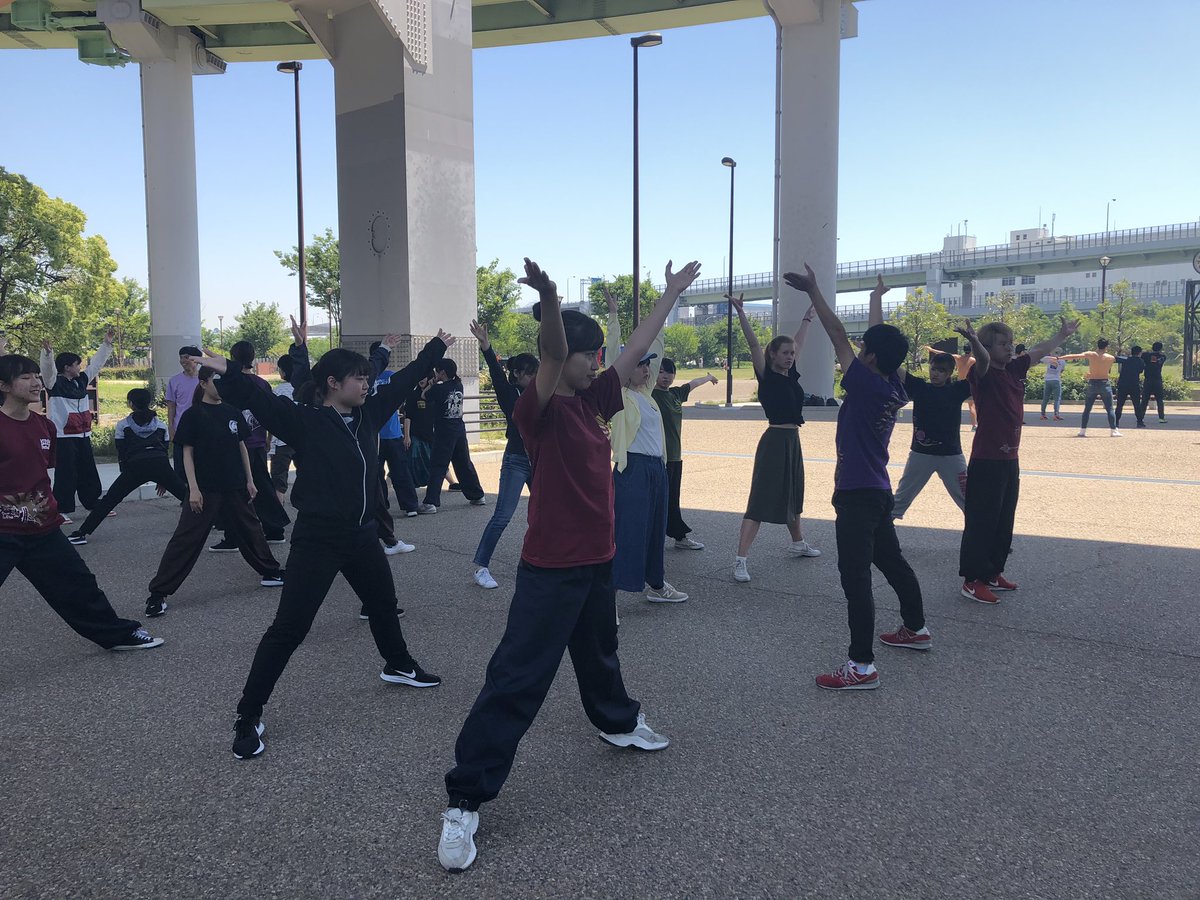 明日も練習見学受け付けてます！！
18:00~20:00までみなとの森公園で練習しているので練習見学希望の方はDMまで連絡ください🏀🌈
まだサークルに迷ってる、入るタイミングを逃した、毎日バイトしかしていない…そんな方はぜひ一度見学に来てください！
私達と最高に充実した大学生活を送りましょう！