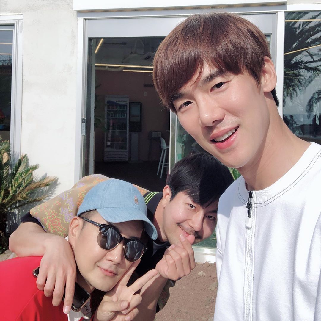 yeonseok_INA's tweet photo. "#EBONG #Aewol💓Hallabong #TrioEbong @ ebong_jeju"

#유연석 #yooyeonseok #ebong #애봉 https://t.co/X8u1L9VR5M