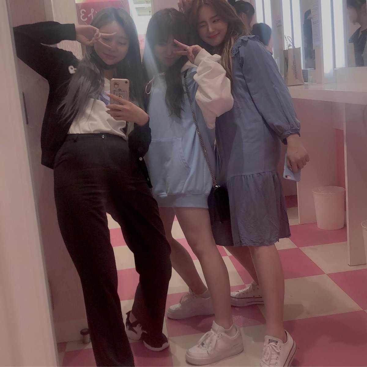 Nancy__MOMOLAND's tweet photo. 190513 @MMLD_Official @MOMOLAND_japan ig update Jane, Nancy &amp; Izone Nako

#Nancy #MOMOLAND #모모랜드 #낸시 #낸띠 #モモランド #Jane #제인 #Izone #Nako https://t.co/iIVbbxPwUV