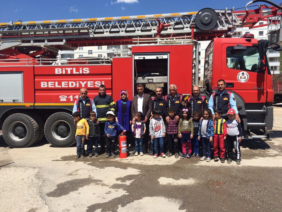 Minik Öğrenciler İtfaiyeyi Ziyaret Etti

Selahattin Eyyübi Anaokulu sınıf öğrencileri itfaiyeyi ziyaret etti.