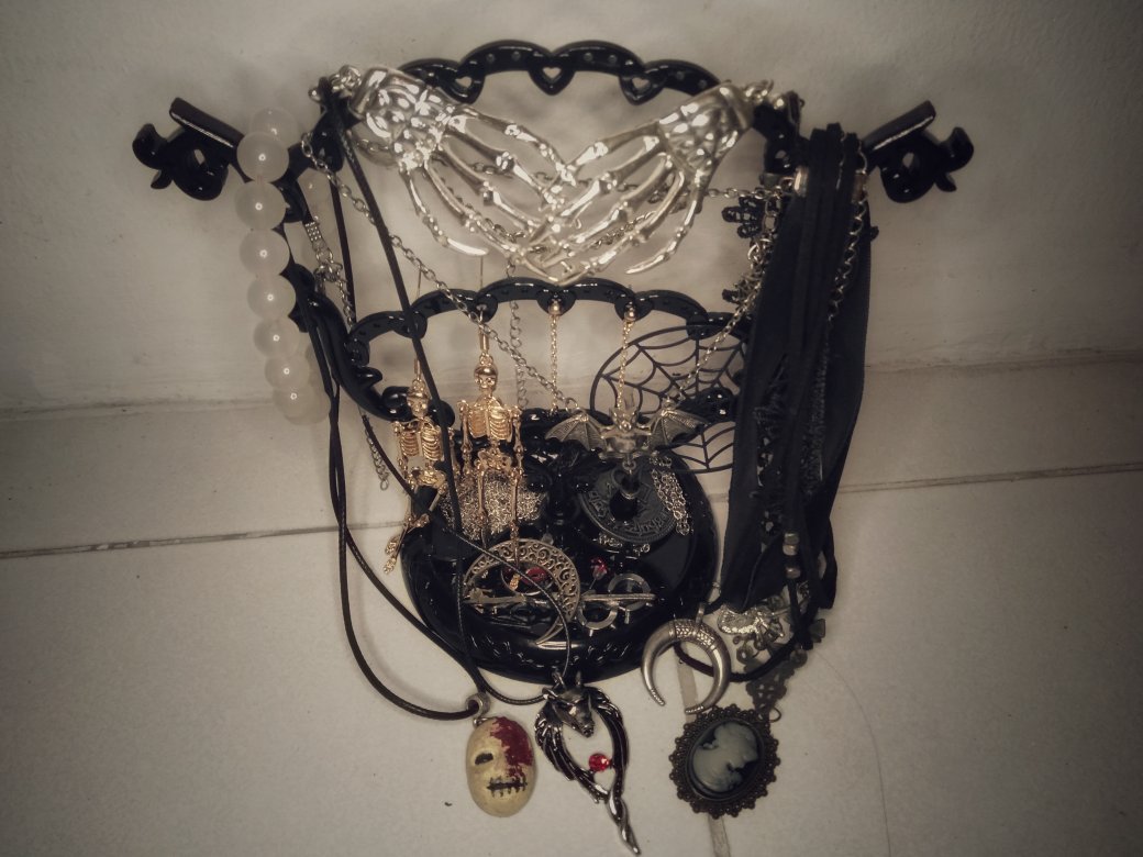 Gothic necklace holder deals
