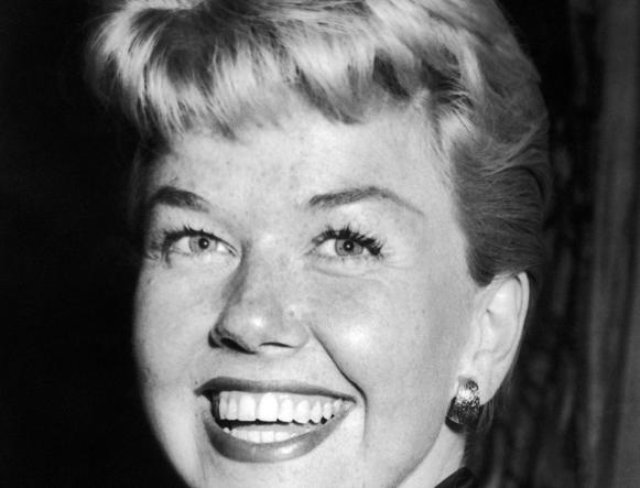 Intornoai50's tweet photo. R.I.P. Doris Day
#13May #MondayStar https://t.co/FkWNmJc2EB