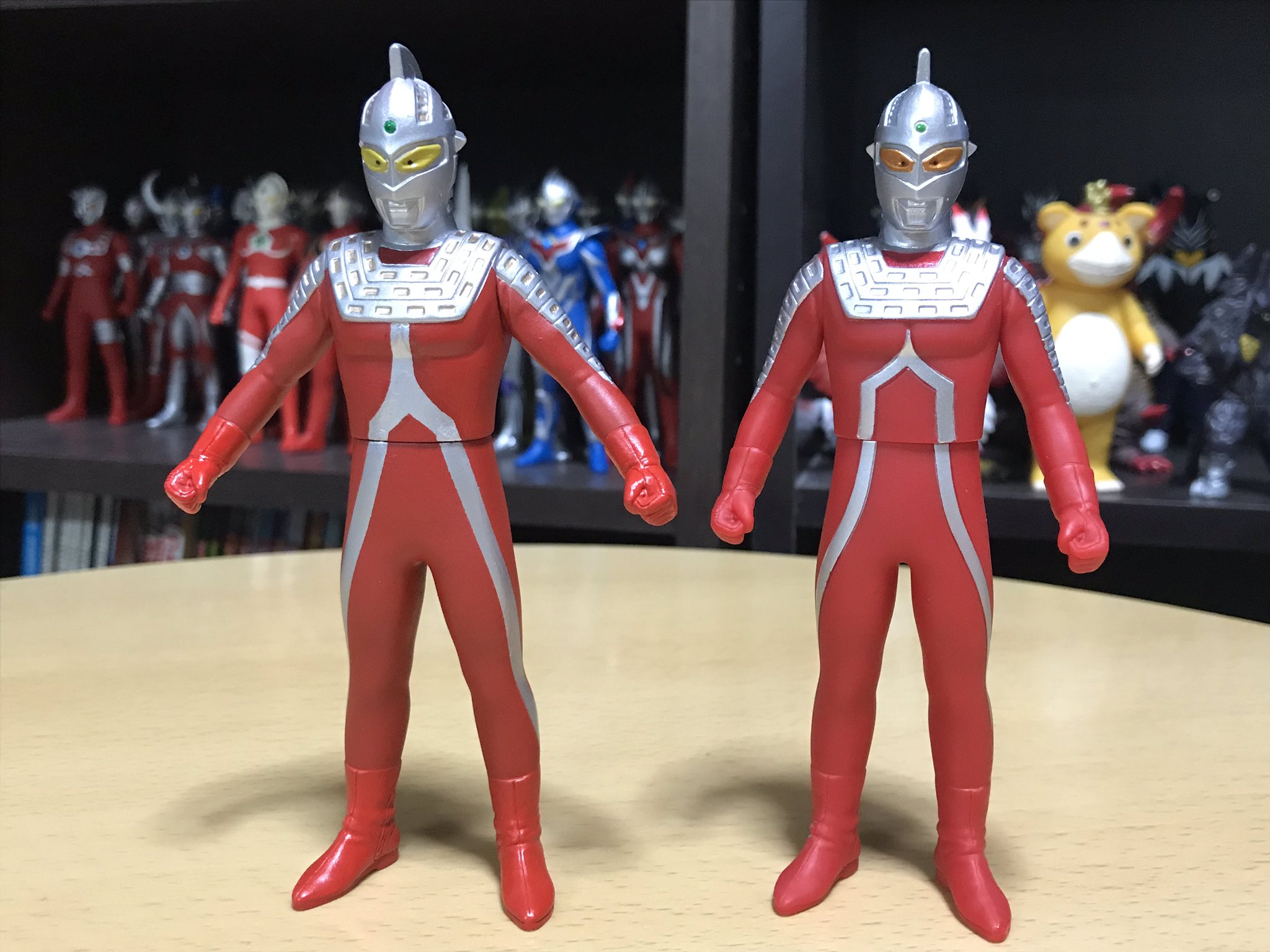 キヌタぬき ウルトラヒーローシリーズ 妄想ウルトラセブン オリジナルと比較 腕は妄想セブン っぽく広げました 銀のラインの太さ 形状 プロテクターの凹みの塗装や目の塗装も変更しました 造って遊ぼ ウルトラフィギュア改造同好会 ウルトラ