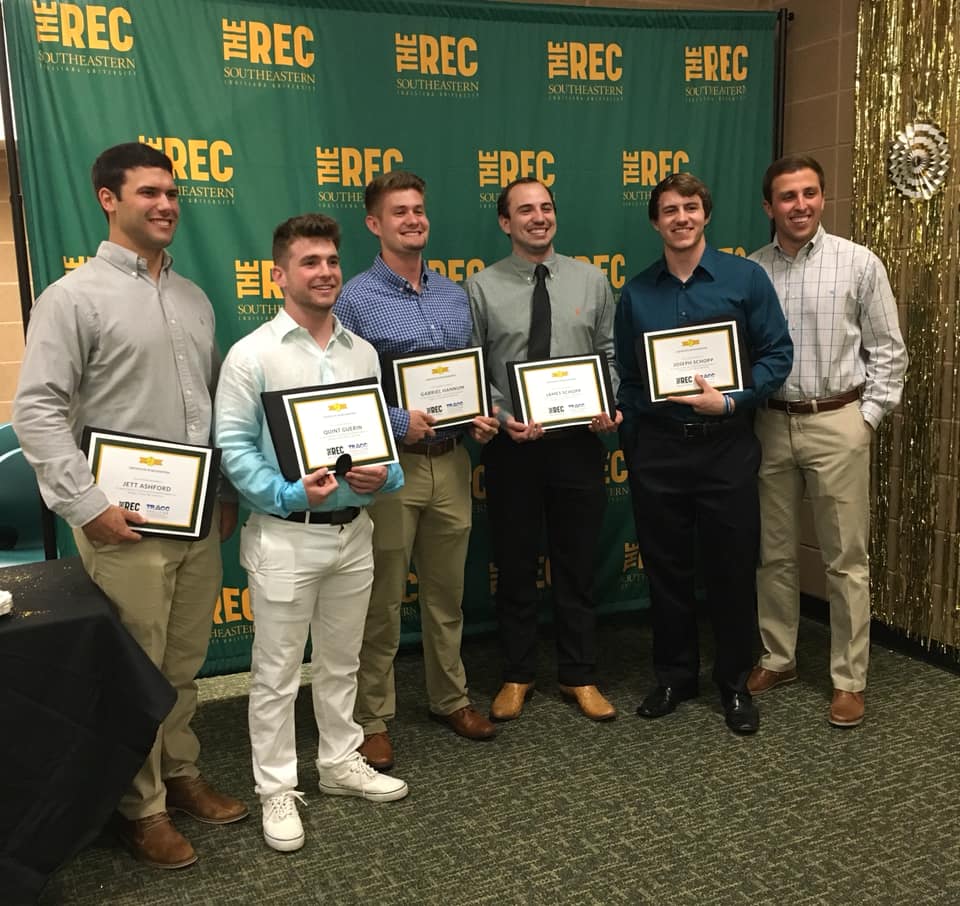 TRACCPREVENTION's tweet photo. The TRACC Coalition partnered with The Rec to recognize the 2019 intramural champions for the first Annual Sober Champions Celebration! A huge thank you to these students for choosing to participate in positive and rewarding activities! https://t.co/PZ0hZm484x