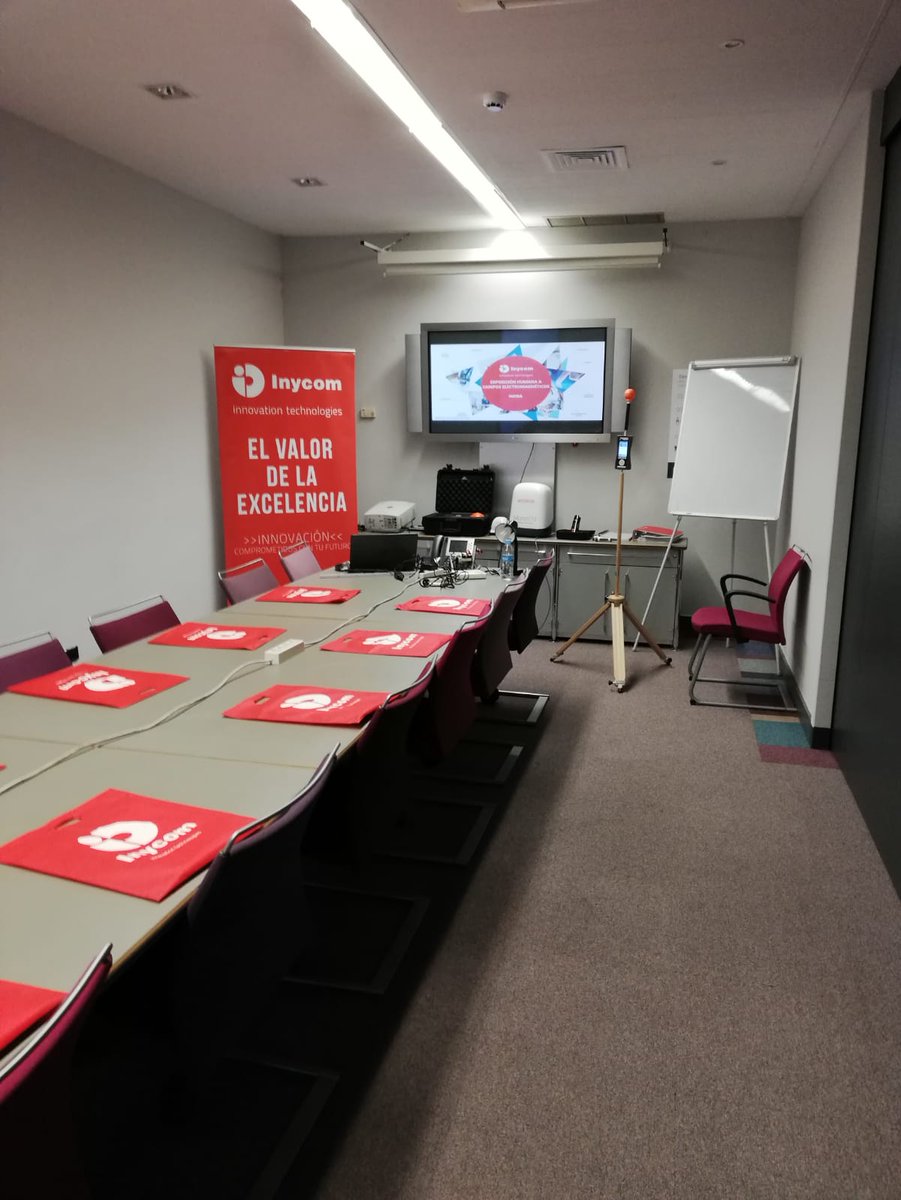 Inycom_TM's tweet image. Visitamos a @IndraCompany  para ayudarle en el sector de #Telecomunicaciones. Le contamos los riesgos por exposición humana a campos #EMF📡