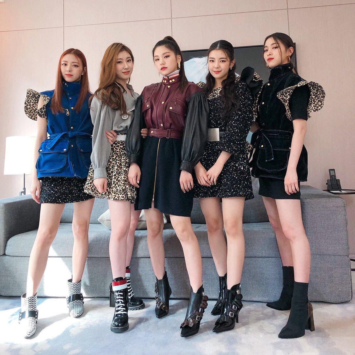 ITZY___miu's tweet photo. 遂にカムバかとりあえずテスト頑張らな https://t.co/yupkkBt0Bi
