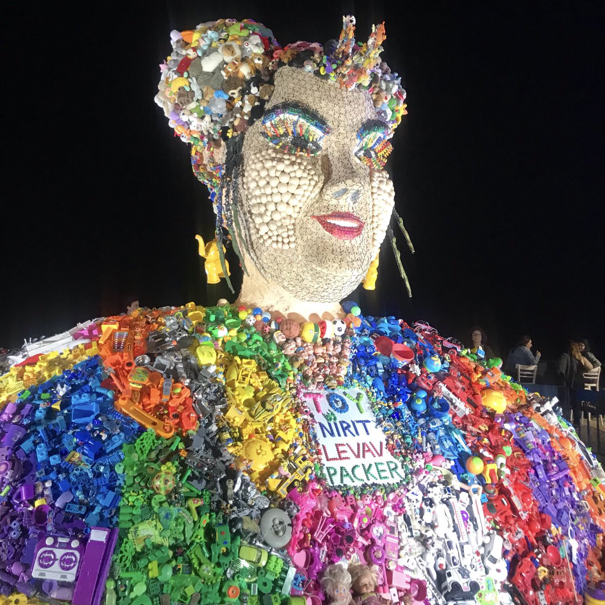 Last night at the <a href="/Eurovision/">Eurovision Song Contest</a> opening ceremony in <a href="/TelAviv/">Tel Aviv</a>! Look at this amazing artwork entitled "Toy", the name of the last year’s winning song by @NettaBarzilai !!! #Israel