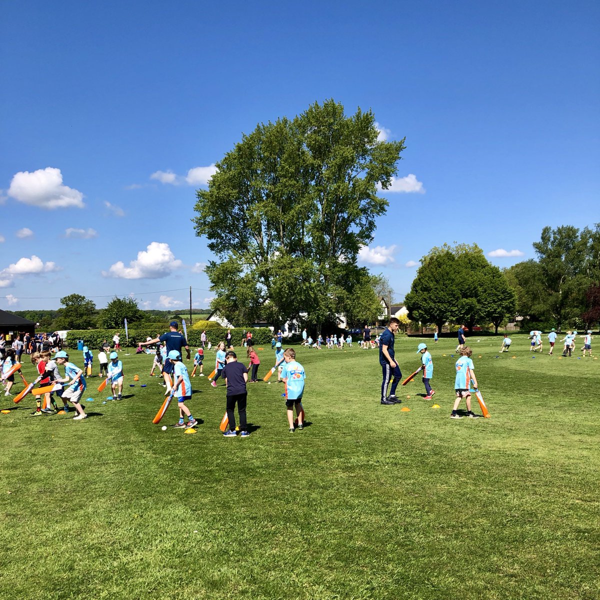 DatchworthCC's tweet photo. What a beautiful day it was to kick off All Stars Cricket yesterday. Such a joy to watch the 70 youngsters growing their love for cricket. 🏏☀️#cricket #developingfuturecricketers #hertfordshirecricket @hertscricket @allstarscricket @DatchSportsClub https://t.co/IVXcbaRZDm