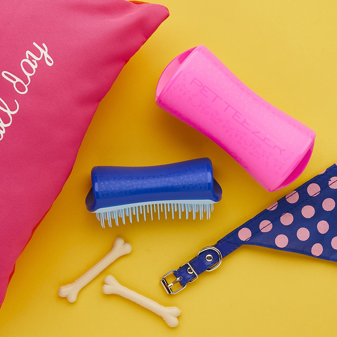 Detangle your pup’s fur on the go with our MINI Pet Teezer brushes! 💖💙
You can shop the full #PetTeezer collection on PetTeezer.com