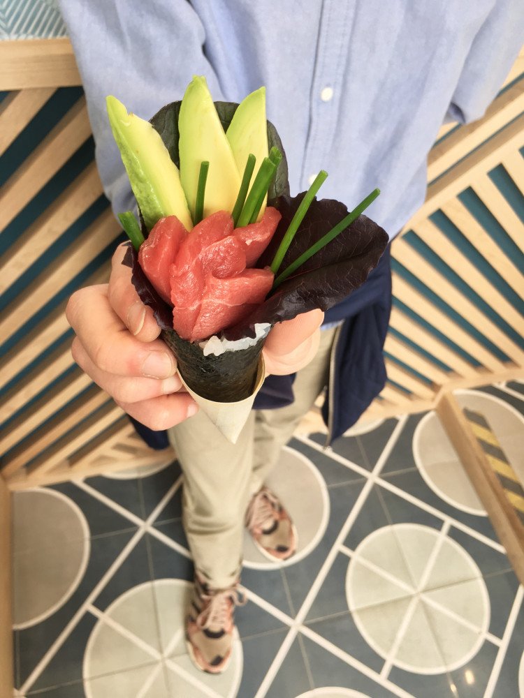SistersCity's tweet photo. ¿Conoces los temaki de @Sushidonosti ?Un tentempié ideal para comer un bocado mientras paseas o por que no, como hamaiketako.😋👌 https://t.co/iTQfxXLT5K #Food #Gastronomia #sushi #Donostia #SanSebastian #Sisterstyle #basquecountry https://t.co/SzLNMp8b1e