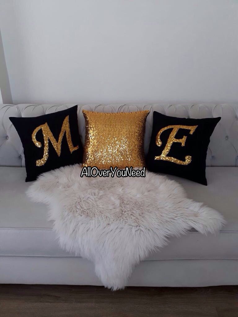 alloveryouneed's tweet photo. Monogram handmade pillowcase💛

#pillow #pillows #pillowcase #handmadepillow #homedecor #homedesing 
#sequin #sequinpillow #etsy #etsyshop #etsysellers https://t.co/UhyLctdEPt