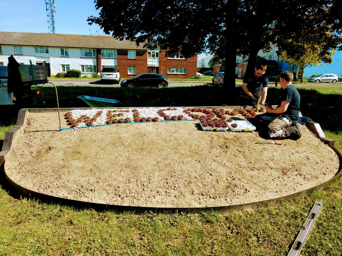 hestonwestcp's tweet photo. Amazing! Our new #BigLocal flower bed being installed right now by Cranford Lane, Harlech Gardens 'Welcome to Heston West' Should be completed tomorrow. First step to making our area even more greener, cleaner &amp; beautiful. Supported by #Lampton360 @LBofHounslow 💐☺️👍 https://t.co/1gwlYm8OyE