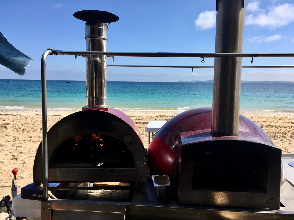 Chanburys's tweet photo. Highlights from the most picturesque street food festival in the UK 🏖 #stivesfoodfestival #hardtobeat #woodfiredpizza #cornwall https://t.co/orvyFHngIE