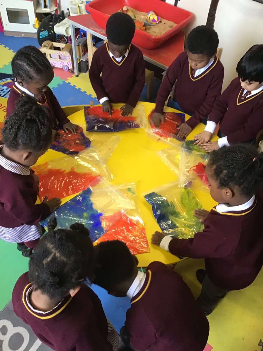 Exploring colour mixing in our Pre Prep class. #wcseyfs #wcstinytudors #wcspreprep #wcsart