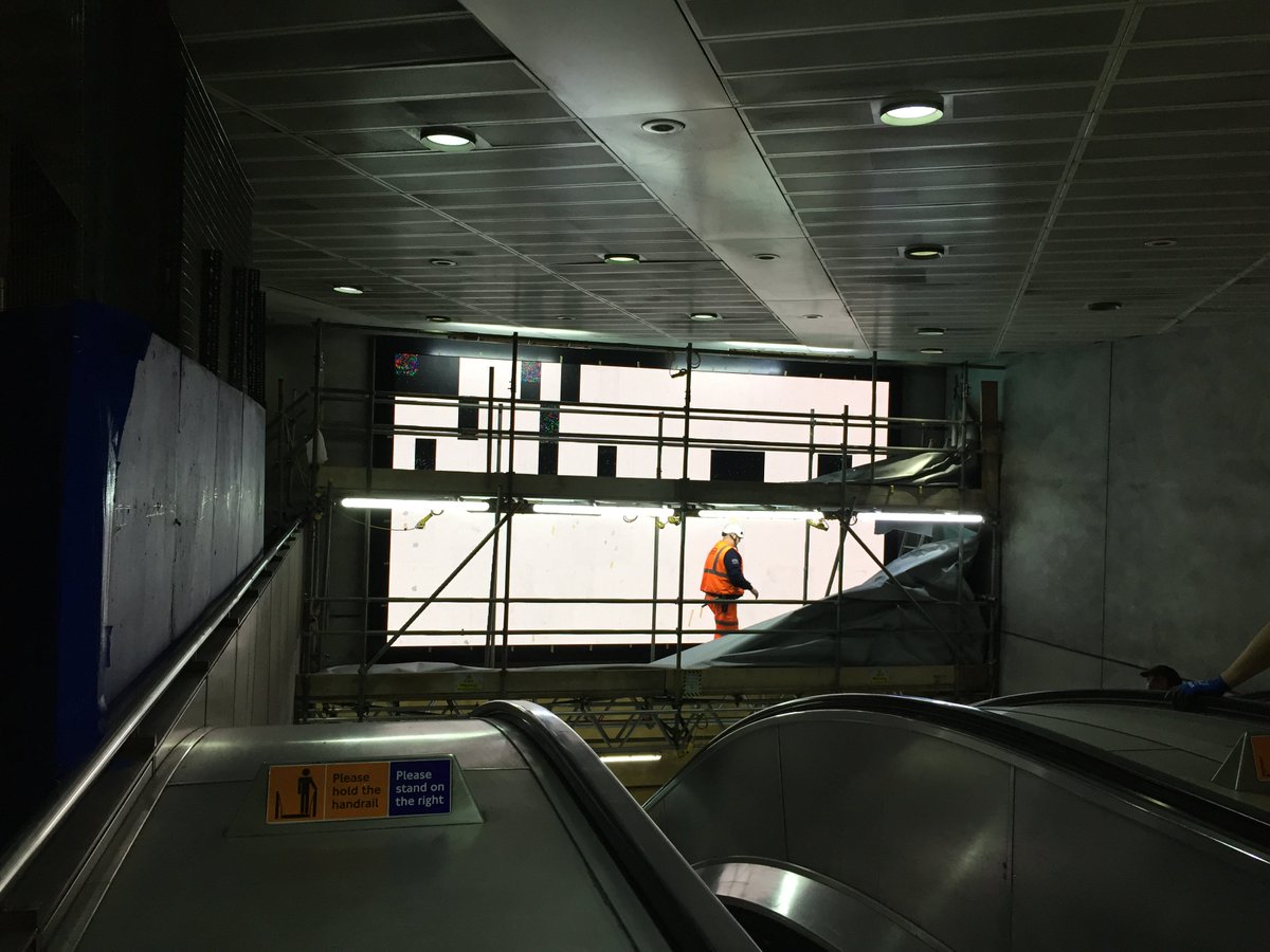 ExterionMediaUK's tweet photo. March saw the grand reveal of our Digital Gateway @ Bank 🙌 delivered to #LondonUnderground by our manufacturer, AOTO, and the #ExterionMedia team

#DigitalSignageWeek #DOOH https://t.co/Zwu95NSnBI