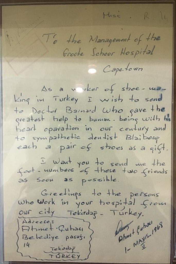 Sevgili dostum Dr.İlker Kayı, Güney Afrika’daki Heart of Cape Town Museum’dan ilginç bir belge gönderdi.2 Aralık 1967 gecesi, insandan insana ilk kalp naklini gerçekleştiren Dr. Christiaan Barnard’a,Tekirdağ’lı bir kunduracının gönderdiği mektup. ++