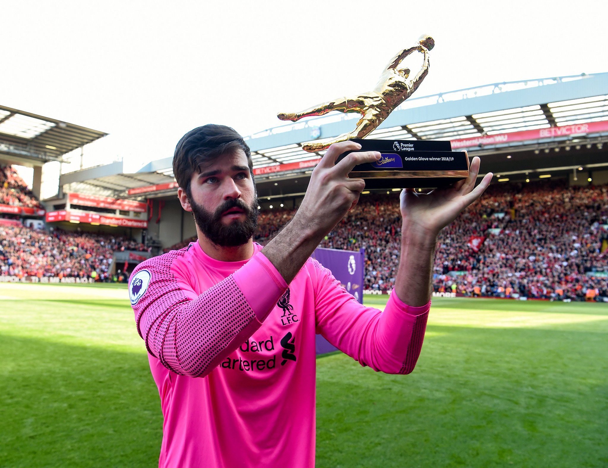 ucl golden glove winner 2019