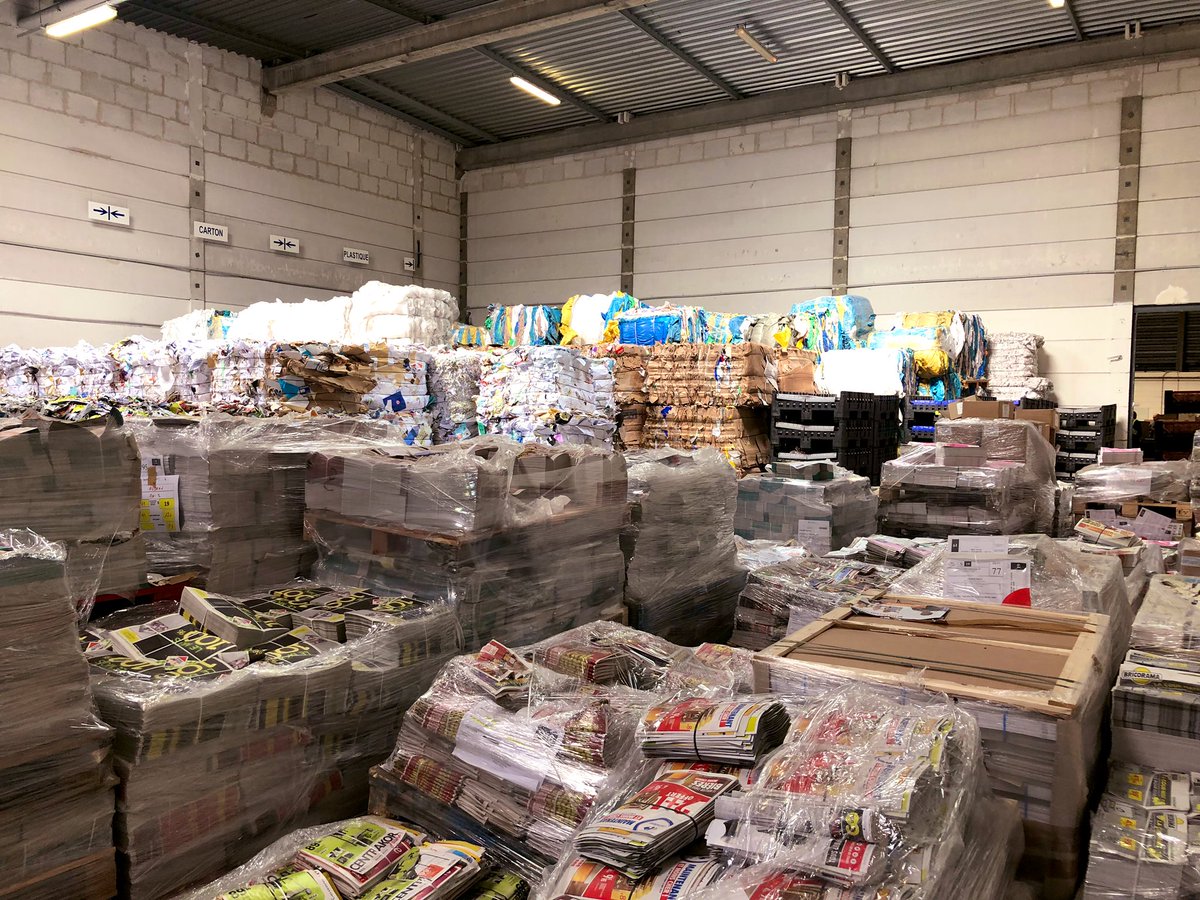 BrunoMillienne's tweet photo. ♻️🌏A quelques semaines de la présentation du PJL éco. circulaire je visitais ce matin, avec @jnbarrot, @NouvelleAttitud à #BUC, filiale @GroupeLaPoste qui recycle papier &amp; carton (dont ceux de @AssembleeNat !) et véritable entreprise d’insertion🤝
88000 tonnes traitées en 2018 ! https://t.co/hnzNdPq52y