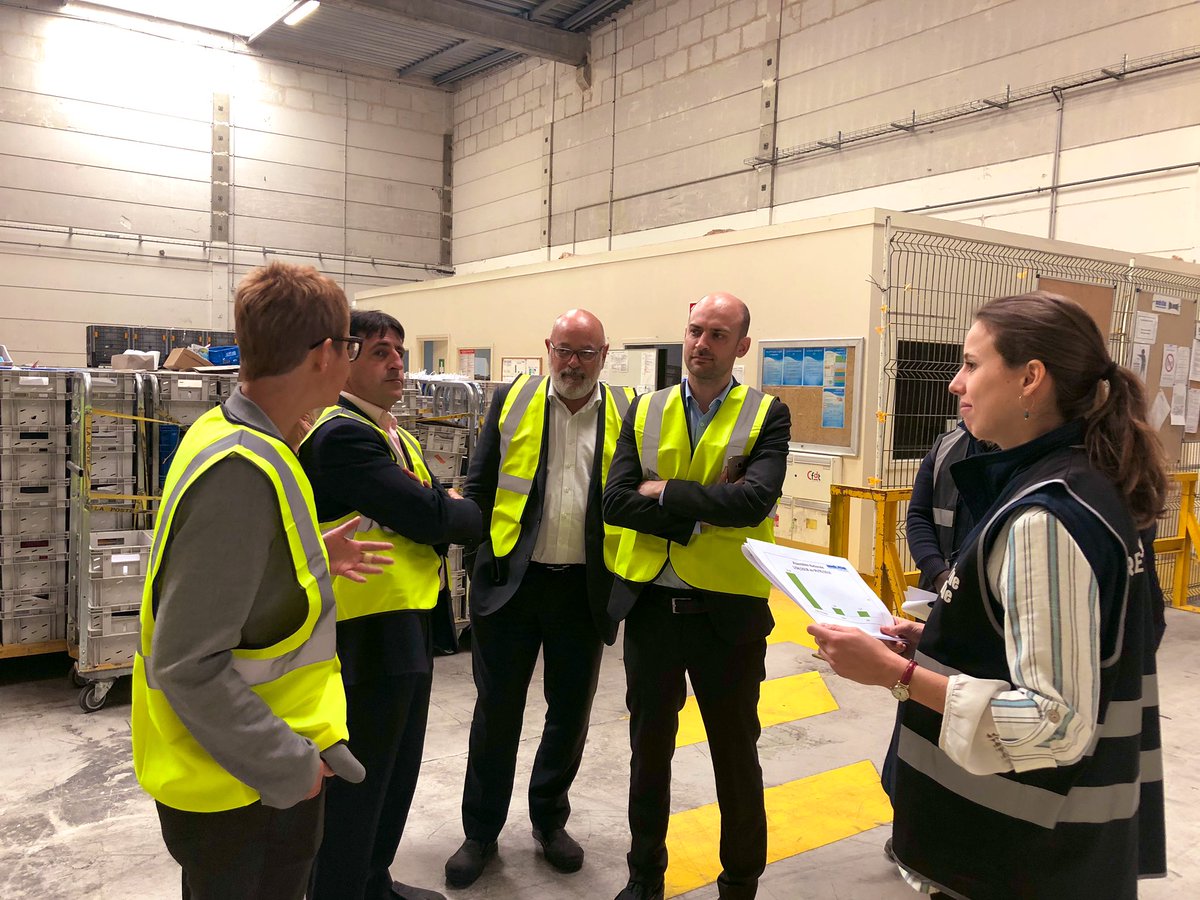 BrunoMillienne's tweet photo. ♻️🌏A quelques semaines de la présentation du PJL éco. circulaire je visitais ce matin, avec @jnbarrot, @NouvelleAttitud à #BUC, filiale @GroupeLaPoste qui recycle papier &amp; carton (dont ceux de @AssembleeNat !) et véritable entreprise d’insertion🤝
88000 tonnes traitées en 2018 ! https://t.co/hnzNdPq52y